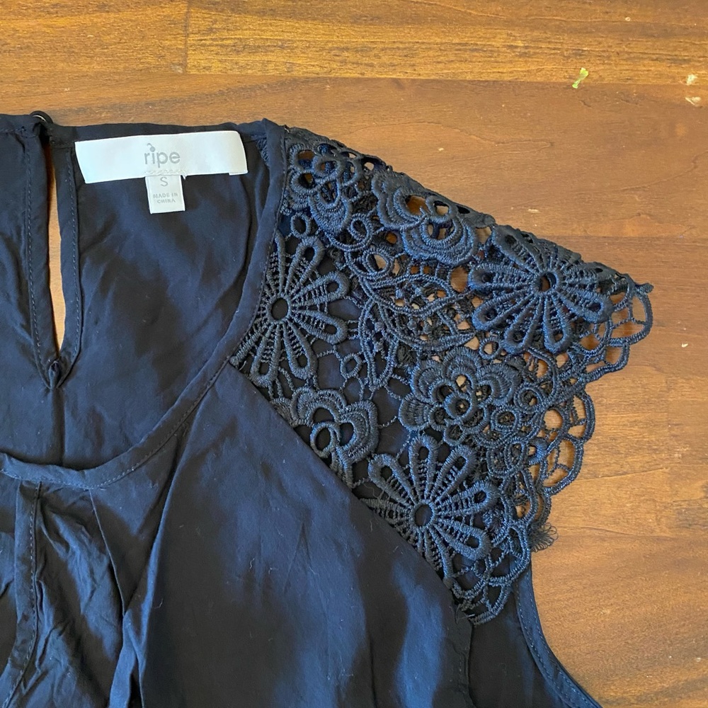 Ripe maternity and nursing cap sleeve blouse size small